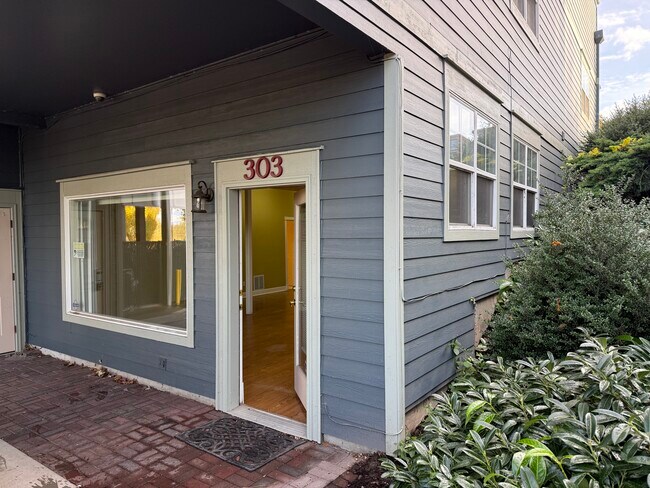 Plus de détails pour 303 E Columbia River Hwy, Troutdale, OR - Bureau/Commerce de détail à louer