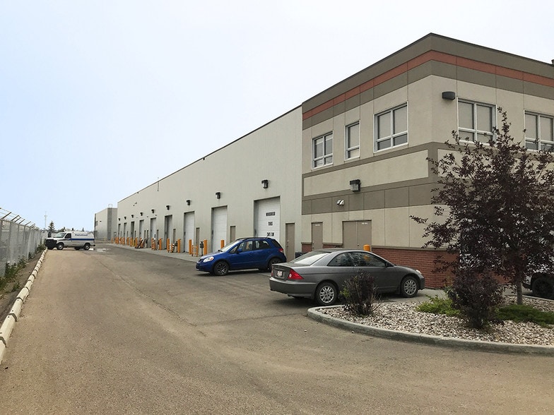 13163 156 St NW, Edmonton, AB for sale - Building Photo - Image 2 of 18