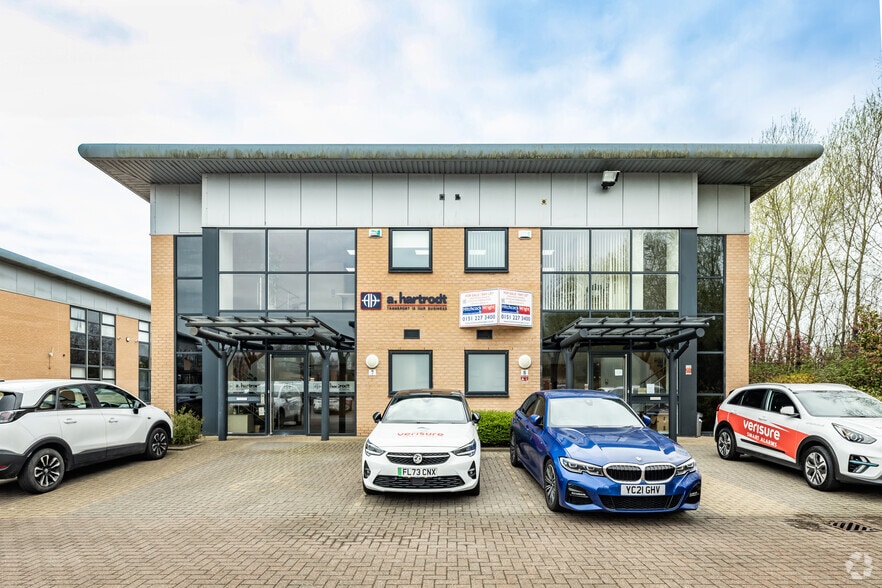 7-8A Hurricane Ct, Liverpool à vendre - Photo du bâtiment - Image 2 de 4