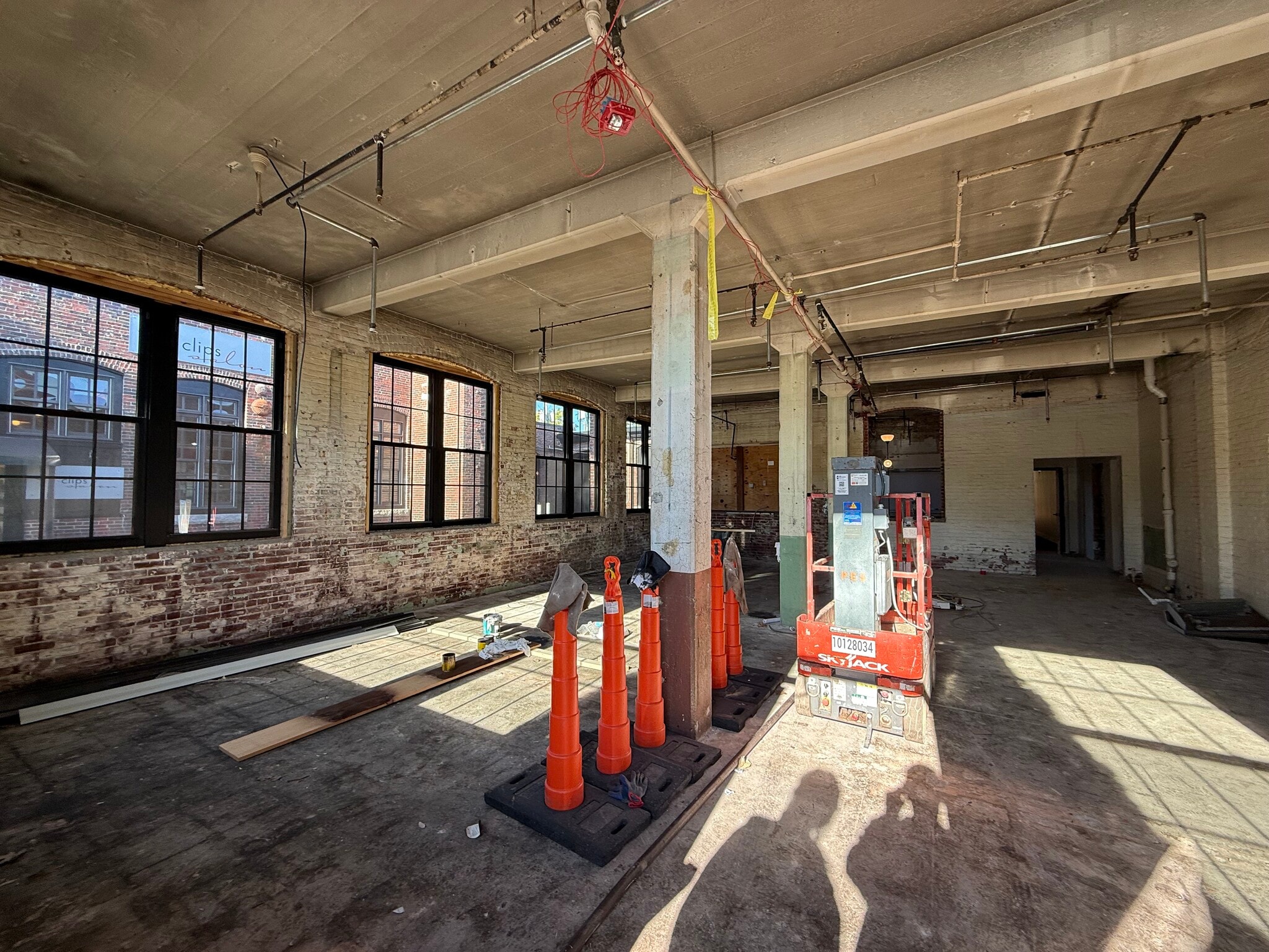 909 Islington St, Portsmouth, NH for lease Interior Photo- Image 1 of 8