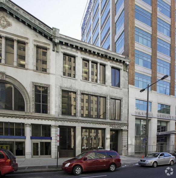 227 N Broad St, Philadelphia, PA for lease - Building Photo - Image 2 of 17