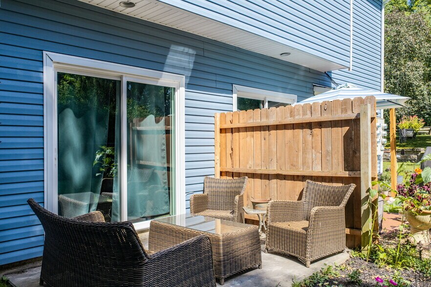 100 1/2 Kingston Ave, Port Jervis, NY à vendre - Photo du bâtiment - Image 3 de 78