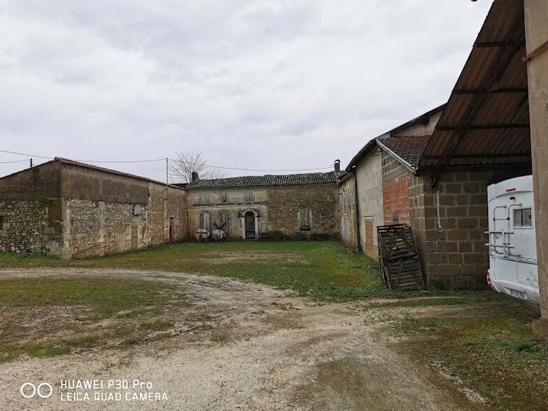 Industrial in Villegouge for sale - Building Photo - Image 1 of 2