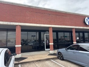 11925 Southwest Fwy, Stafford, TX for lease Interior Photo- Image 1 of 10