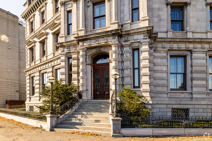 357 Rue De La Commune O, Montréal, QC for sale - Building Photo - Image 3 of 3