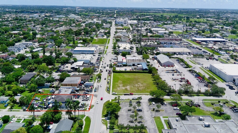 777 W Mowry Dr, Homestead, FL à vendre - Photo du bâtiment - Image 3 de 12