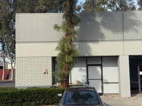 11721 Telegraph Rd, Santa Fe Springs, CA à louer Photo du bâtiment- Image 2 de 12