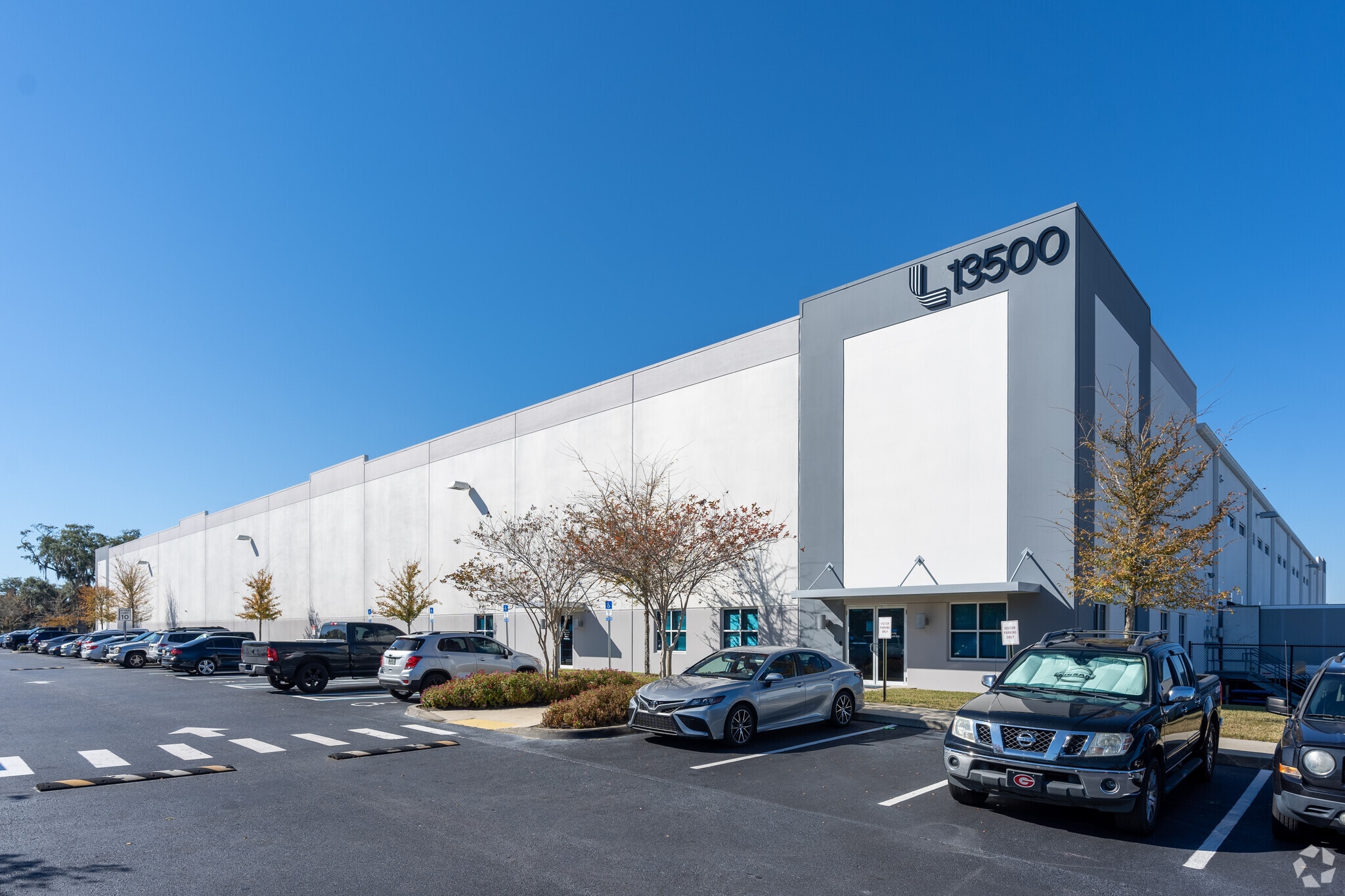 13500 E Tradeport Cir, Jacksonville, FL for lease Primary Photo- Image 1 of 6