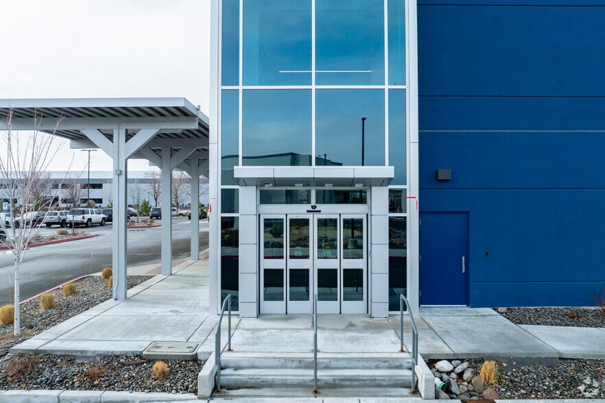 635 Innovation Dr, Reno, NV for lease - Building Photo - Image 3 of 6