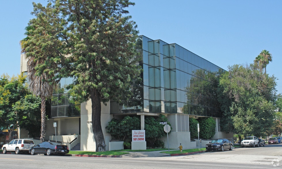 13743 Ventura Blvd, Sherman Oaks, CA à louer - Photo du bâtiment - Image 3 de 9