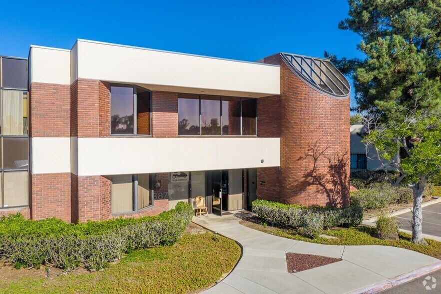 6387 Nancy Ridge Dr, San Diego, CA à louer - Photo du bâtiment - Image 1 de 4