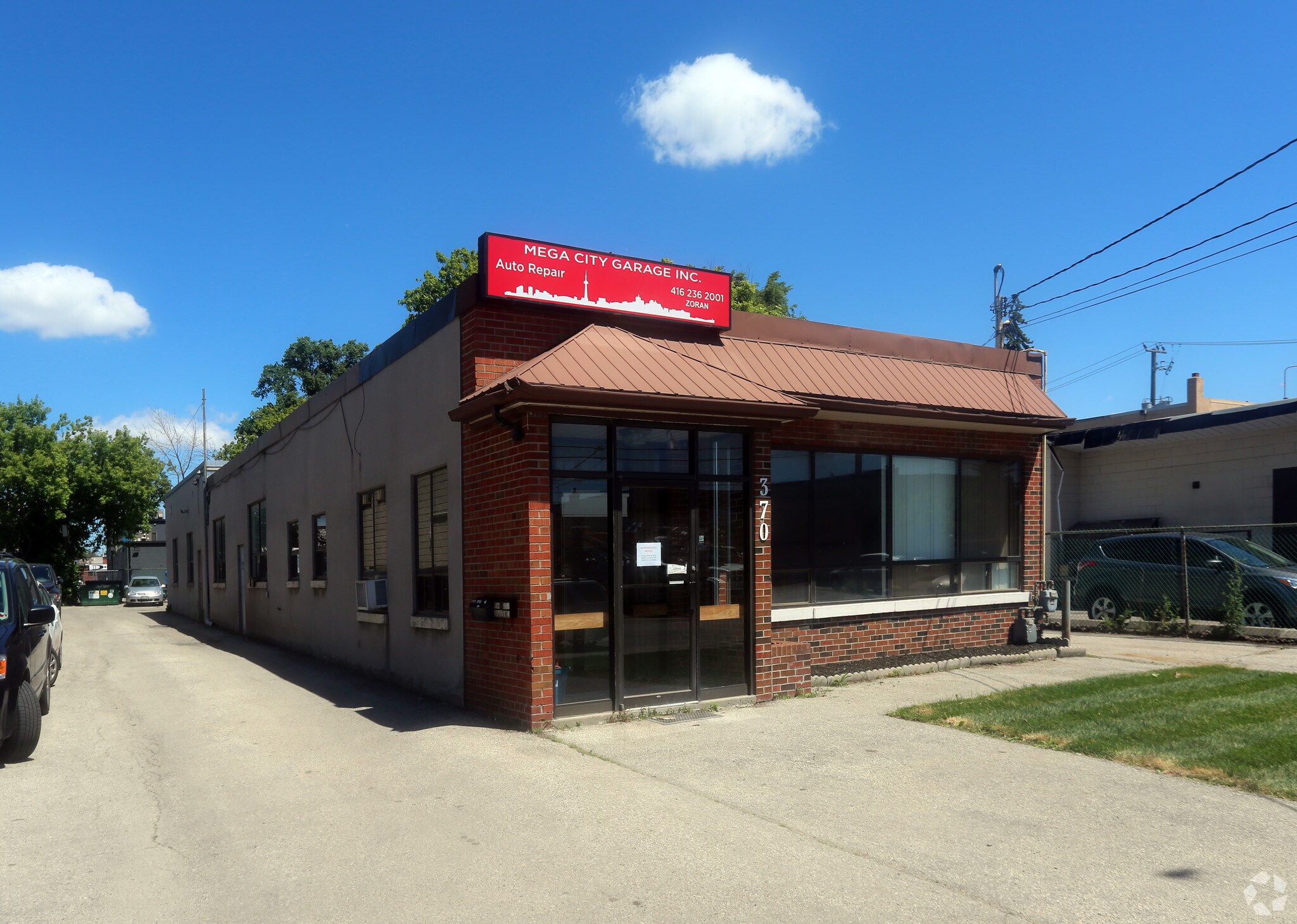 370 Bering Ave, Toronto, ON à vendre Photo principale- Image 1 de 1