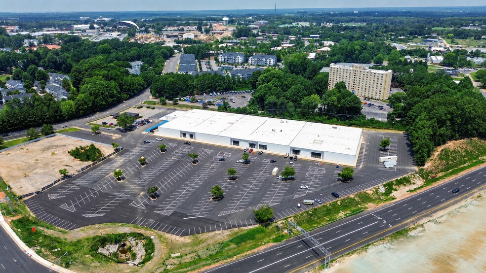 4500 Western Blvd, Raleigh, NC à louer - Photo du bâtiment - Image 1 de 4