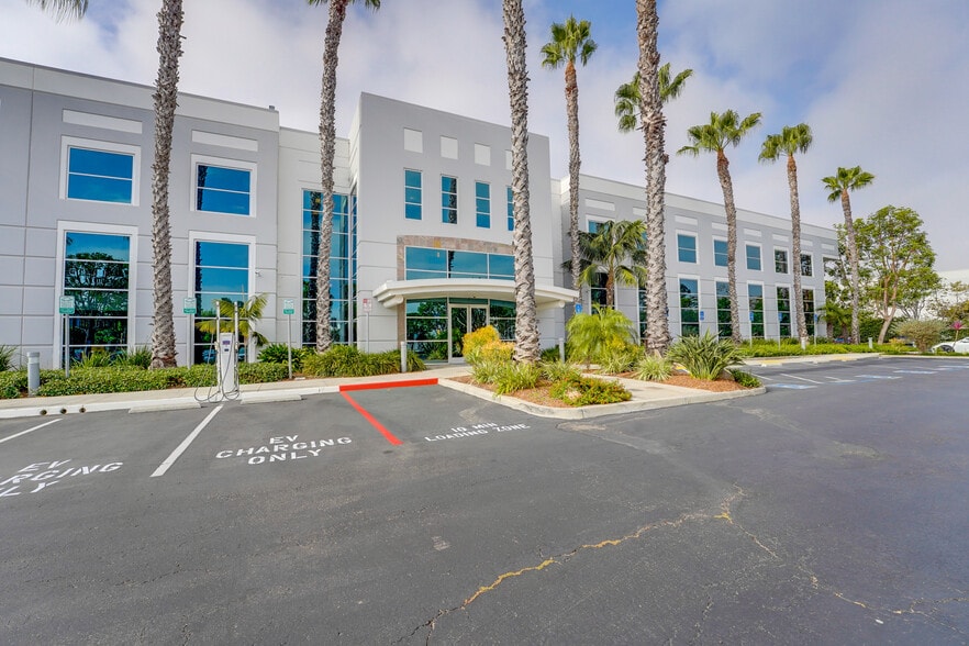 5927 Balfour Ct, Carlsbad, CA à vendre - Photo du bâtiment - Image 3 de 6