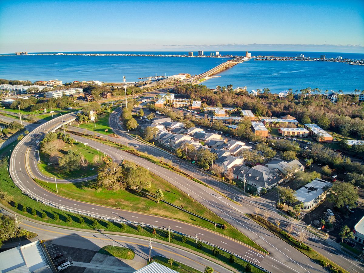 913 Gulf Breeze Pky, Gulf Breeze, FL for sale Primary Photo- Image 1 of 234