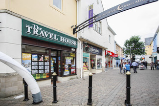 Plus de détails pour Merlins Walk, Carmarthen - Vente au détail à louer