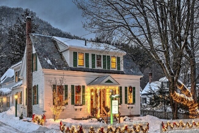 Plus de détails pour 61 River St, Woodstock, VT - Services hôteliers à vendre