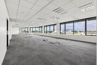 8 Avenue De Lunca, Montigny-le-Bretonneux for lease Interior Photo- Image 2 of 4