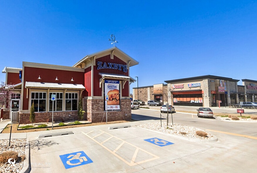 2317 S Douglas Blvd, Midwest City, OK à vendre - Photo du bâtiment - Image 3 de 11