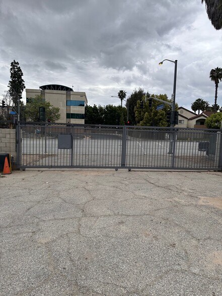 12655 Imperial Hwy, Santa Fe Springs, CA à louer - Photo du bâtiment - Image 3 de 5