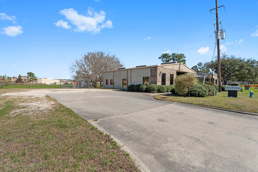 24950 Spring Ridge Dr, Spring, TX à louer - Photo du bâtiment - Image 3 de 8