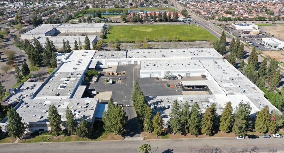 2842 N Business Park Ave, Fresno, CA à vendre - Photo du bâtiment - Image 3 de 15
