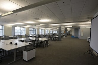 350 Convention Way, Redwood City, CA à louer Photo intérieure- Image 1 de 6