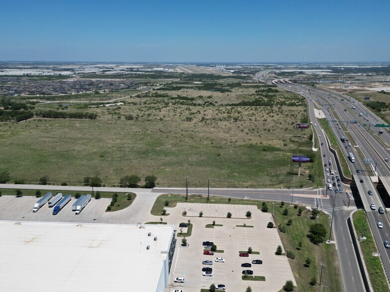 Keller Hicks & IH-35 W, Fort Worth, TX à vendre - Aérien - Image 3 de 6