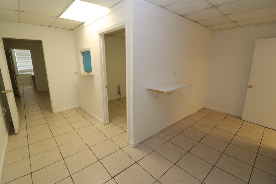 6731-6755 Sunset Strip, Sunrise, FL for lease - Interior Photo - Image 2 of 12