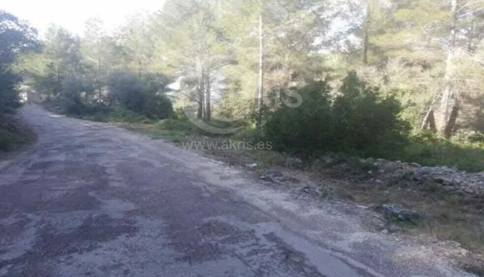 Zona Tortosa portfolio of 17 properties for sale on LoopNet.ca - Building Photo - Image 2 of 5