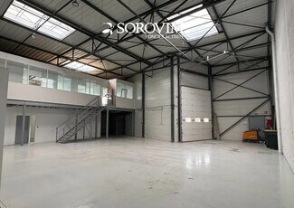 Plus de détails pour 36 Rue Champ Dolin, Saint-Priest - Flex à vendre