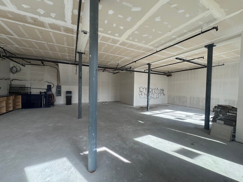 980 W Grand Ave, Oakland, CA for sale - Building Photo - Image 2 of 6