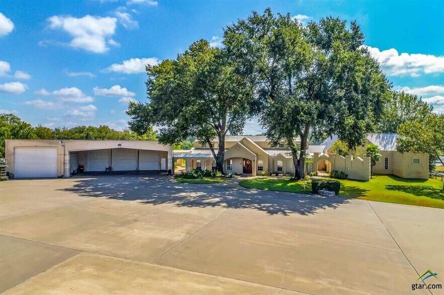 Luxury Home with Acreage portefeuille de 2 propriétés à vendre sur LoopNet.ca - Photo du bâtiment - Image 2 de 7