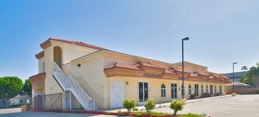 7772 Warner Ave, Huntington Beach, CA à louer - Photo du bâtiment - Image 2 de 28