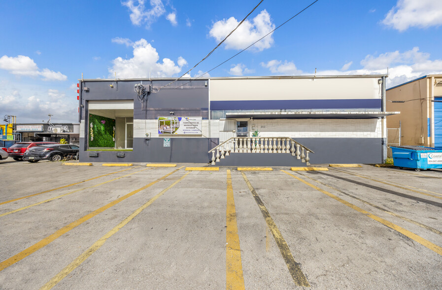 311 W 21st St, Hialeah, FL for lease - Primary Photo - Image 1 of 9