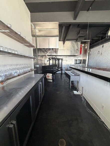 7563-7565 Beverly Blvd, Los Angeles, CA for lease - Interior Photo - Image 3 of 12
