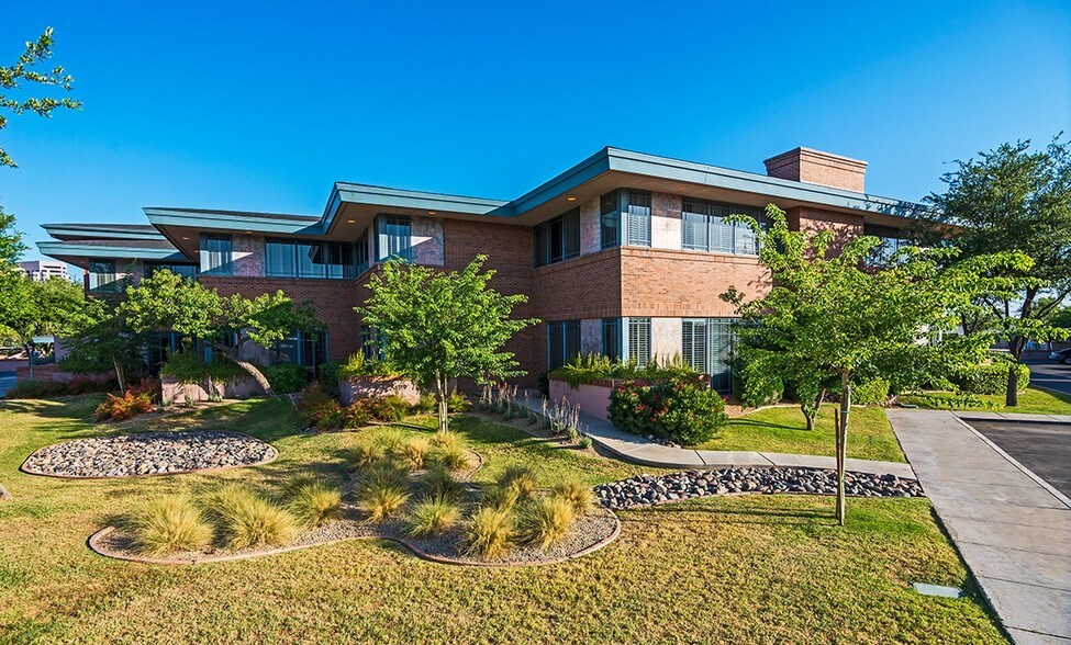 1313 E Osborn Rd, Phoenix, AZ à louer - Photo du bâtiment - Image 3 de 20