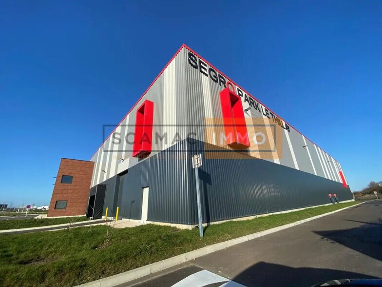 Bureau dans Le Thillay à louer - Photo du bâtiment - Image 3 de 6