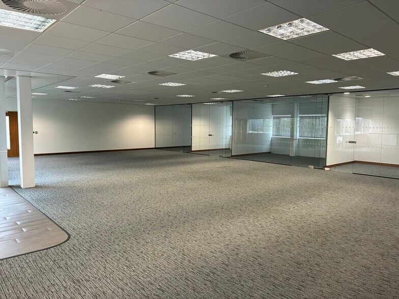 Sunrise Pky, Milton Keynes à louer - Photo du bâtiment - Image 3 de 7