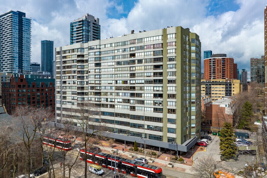 120 Carlton St, Toronto, ON à vendre - Photo du bâtiment - Image 1 de 15