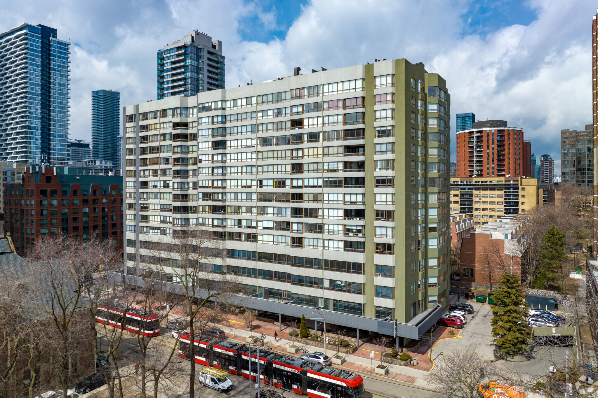 120 Carlton St, Toronto, ON for lease Primary Photo- Image 1 of 16