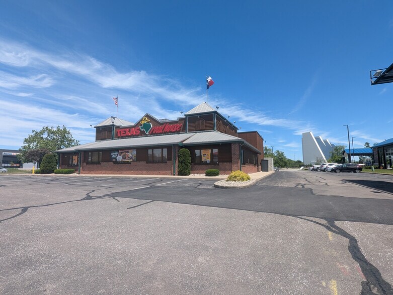 9111 Michigan Rd, Indianapolis, IN à vendre - Photo du bâtiment - Image 1 de 1