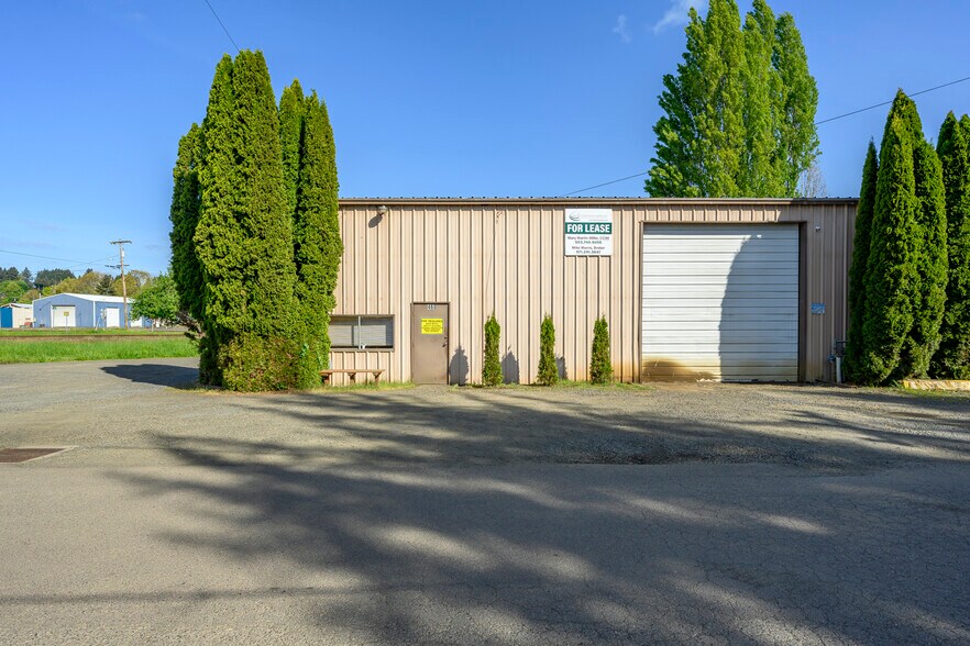 460 NE Yamhill St, Willamina, OR à louer - Photo du bâtiment - Image 2 de 11
