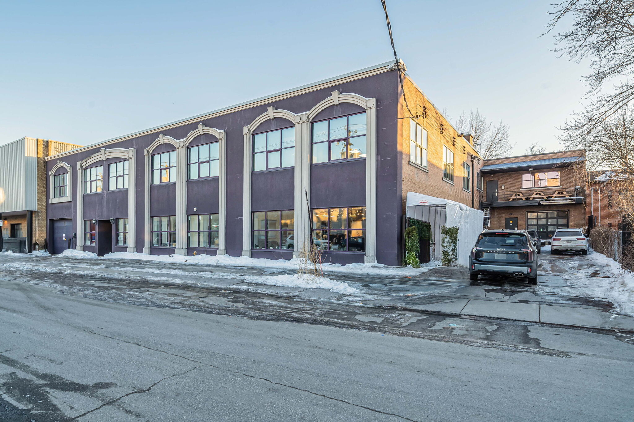 9850 Rue Saint-Urbain, Montréal, QC for lease Building Photo- Image 1 of 7