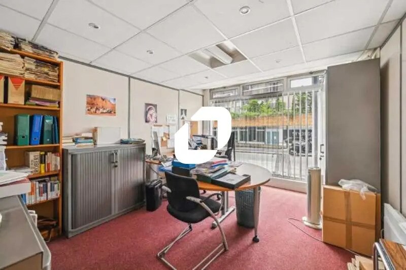 Retail in Paris for sale - Interior Photo - Image 2 of 16