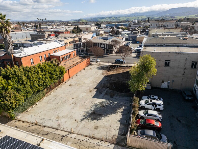 220 4th St, Hollister, CA à vendre - Photo du bâtiment - Image 3 de 13