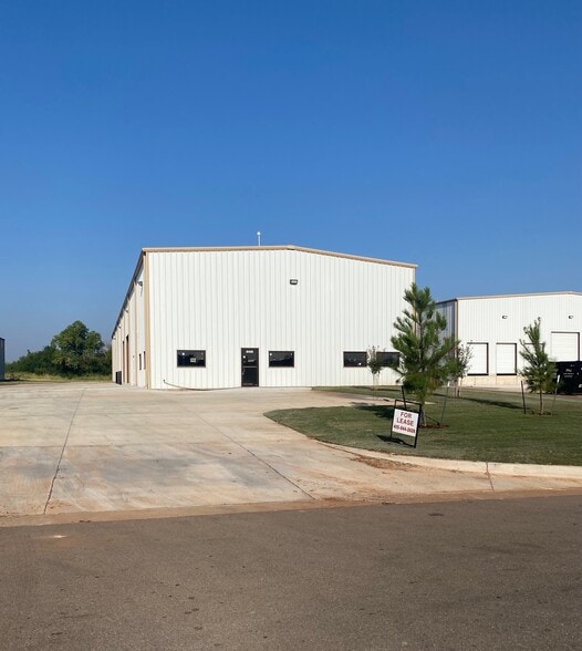 8409 SW 23rd Pl, Oklahoma City, OK for lease - Building Photo - Image 2 of 36