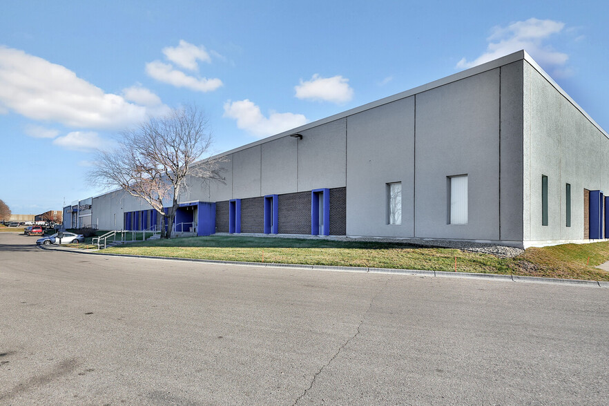 345 Industrial Blvd NE, Minneapolis, MN for lease - Building Photo - Image 2 of 30