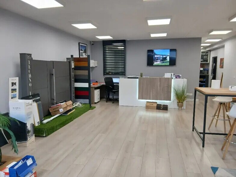 Retail in Besançon for sale - Interior Photo - Image 2 of 3