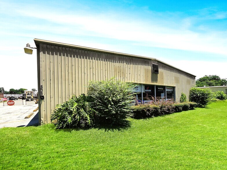 508 Cedar Bayou Rd, Baytown, TX à vendre - Photo du bâtiment - Image 1 de 17